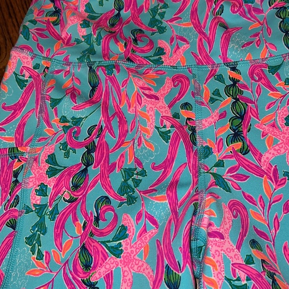 Lilly Pulitzer Luxletic Multi Seaweed Samba UPF 50+ Weekender High-Rise Legging - Picture 6 of 9